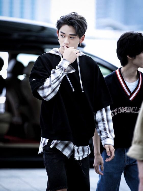 Black Fake Two-Piece T-Shirt With Hooded Shirt Detail