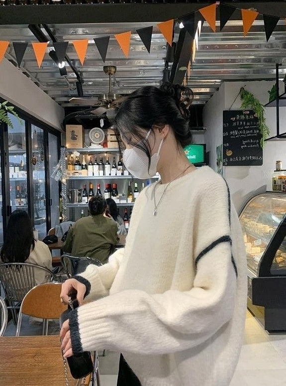 Beige Warm Sweater With Black Linings