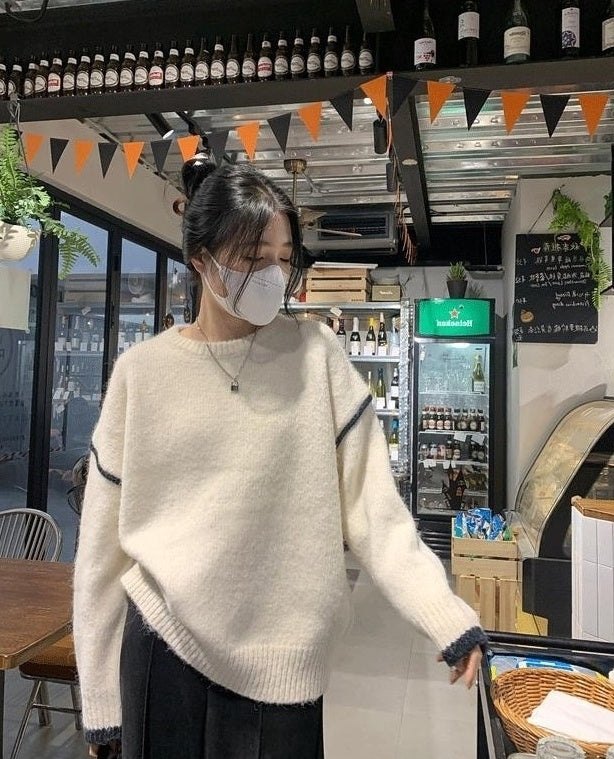 Beige Warm Sweater With Black Linings