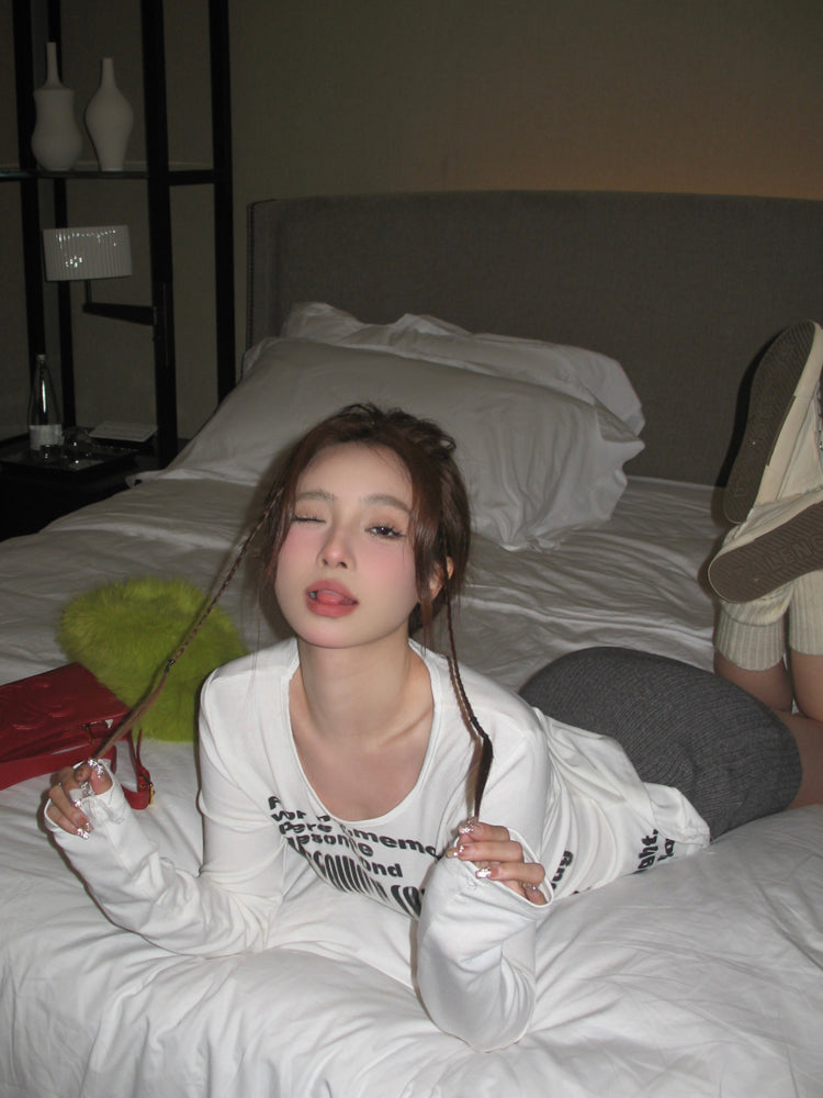 White Distorted Text Long Sleeves T-Shirt