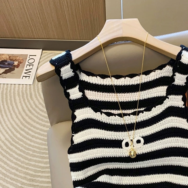 Black And White Stripes Knit Top
