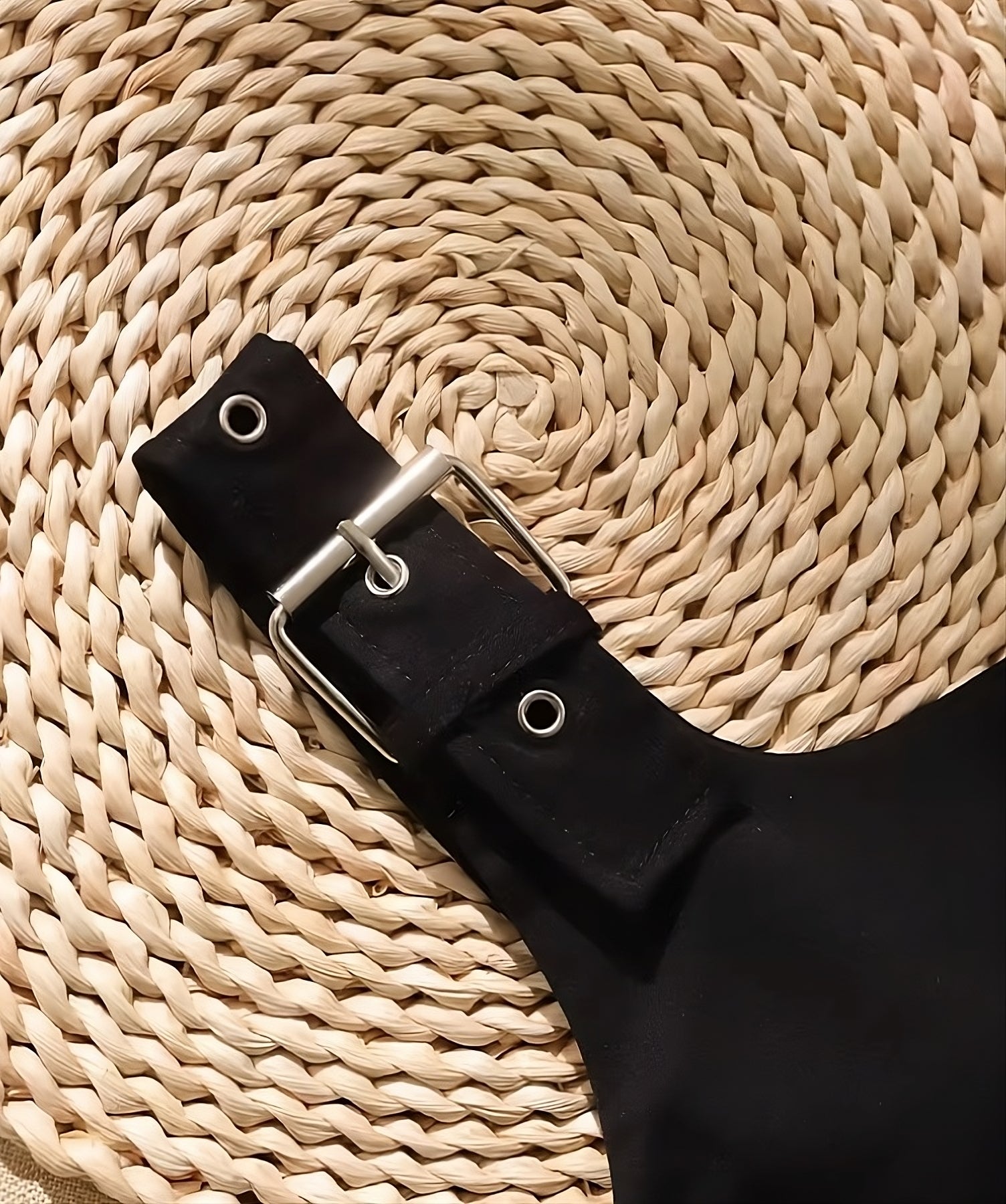 Black Belt Details Crop Top