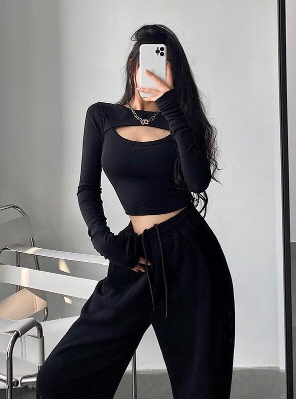 Black Chest-Cut Out Long Sleeves Crop Top