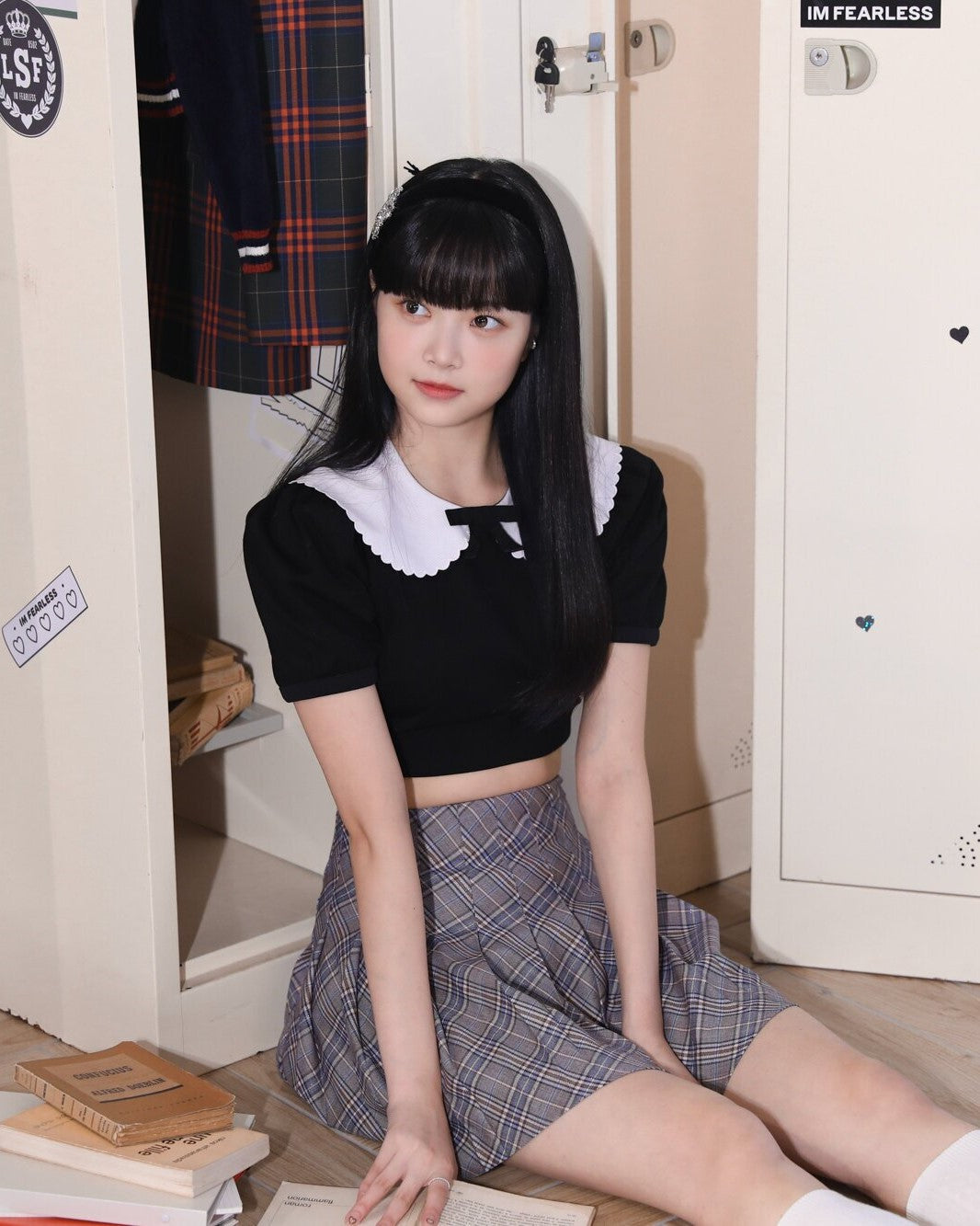 Black Doll Collared Crop Top