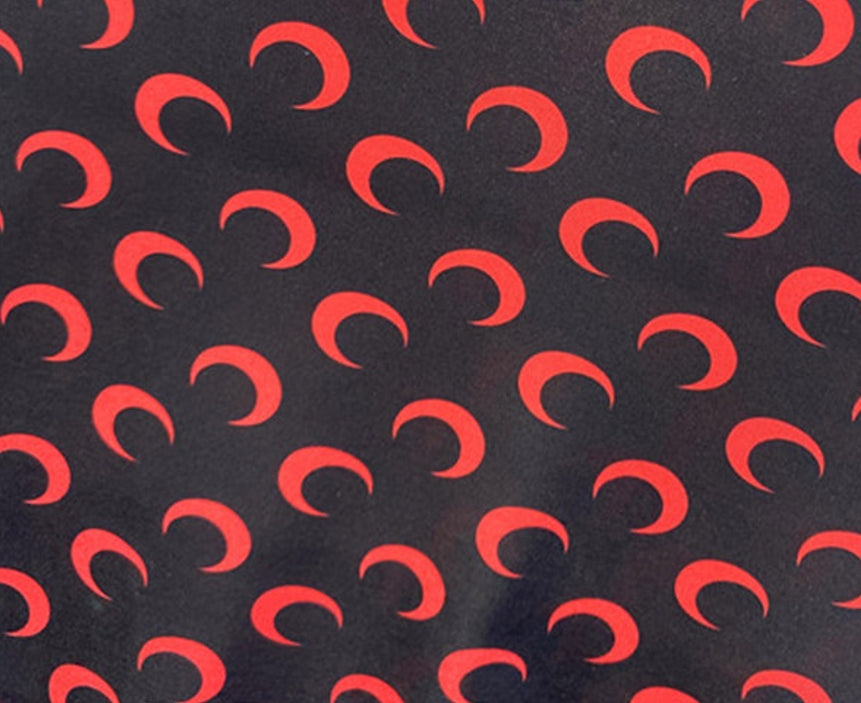 Black Fitted Top With Red Moon Pattern