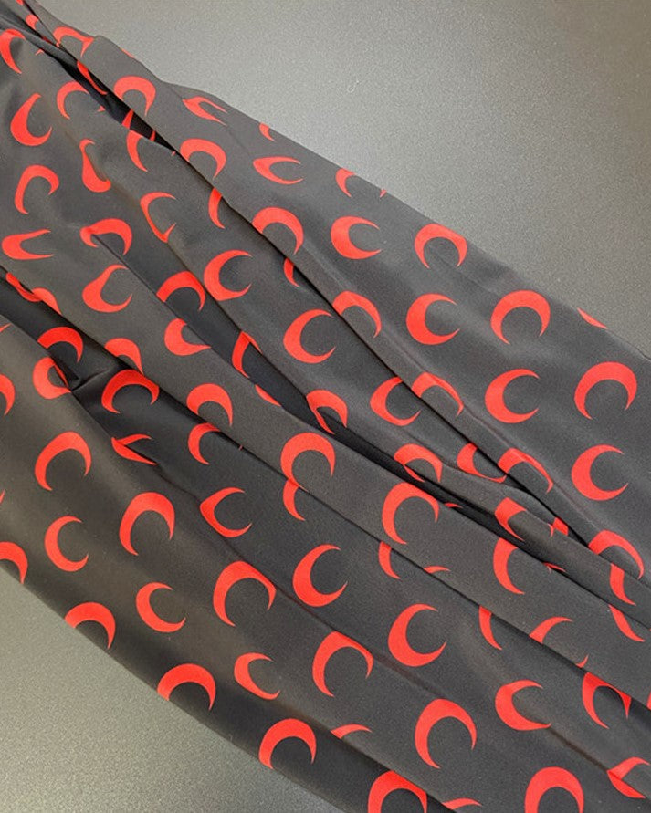 Black Fitted Top With Red Moon Pattern