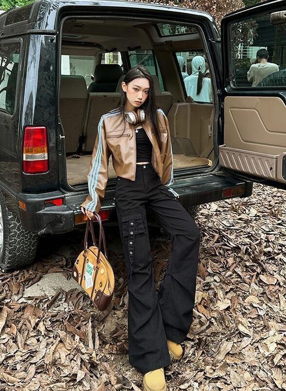 Black Flared Cargo Pockets Pants