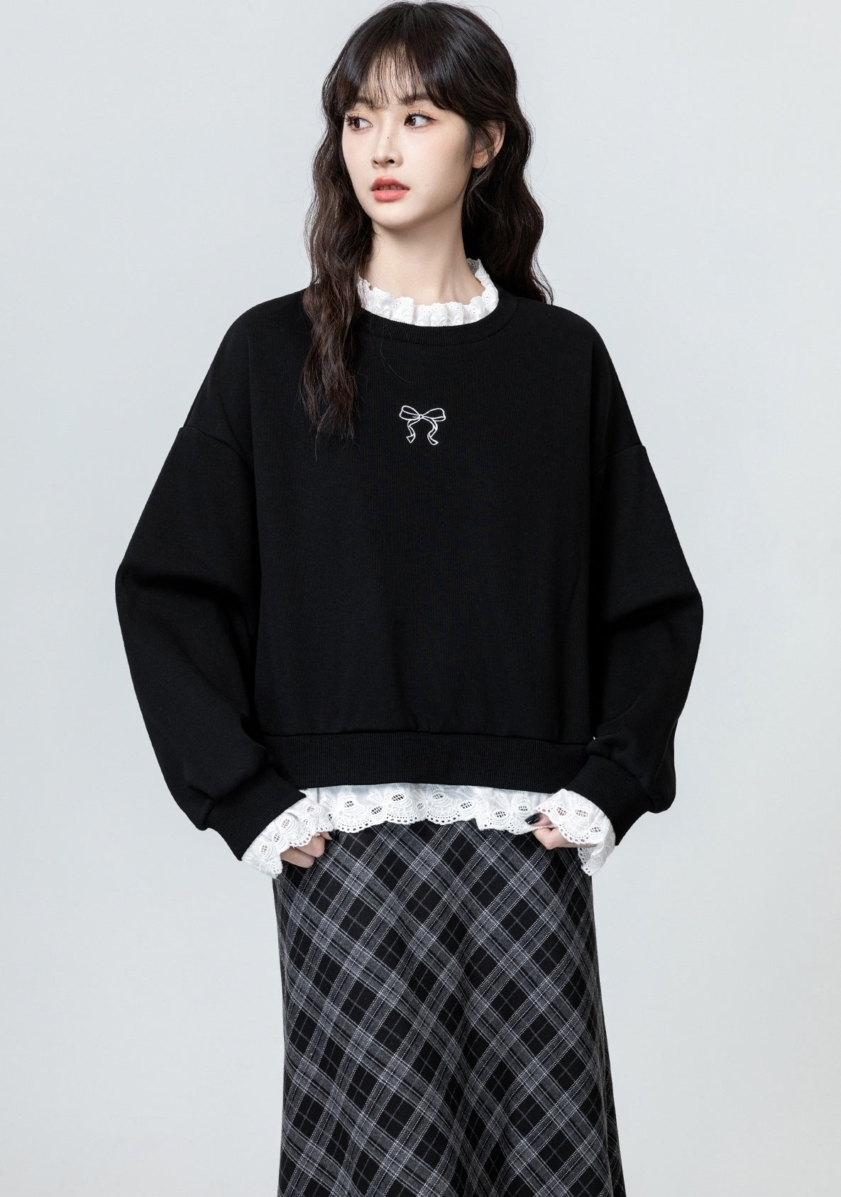 Black Lace Trim Pullover Sweatshirt With Layered Design