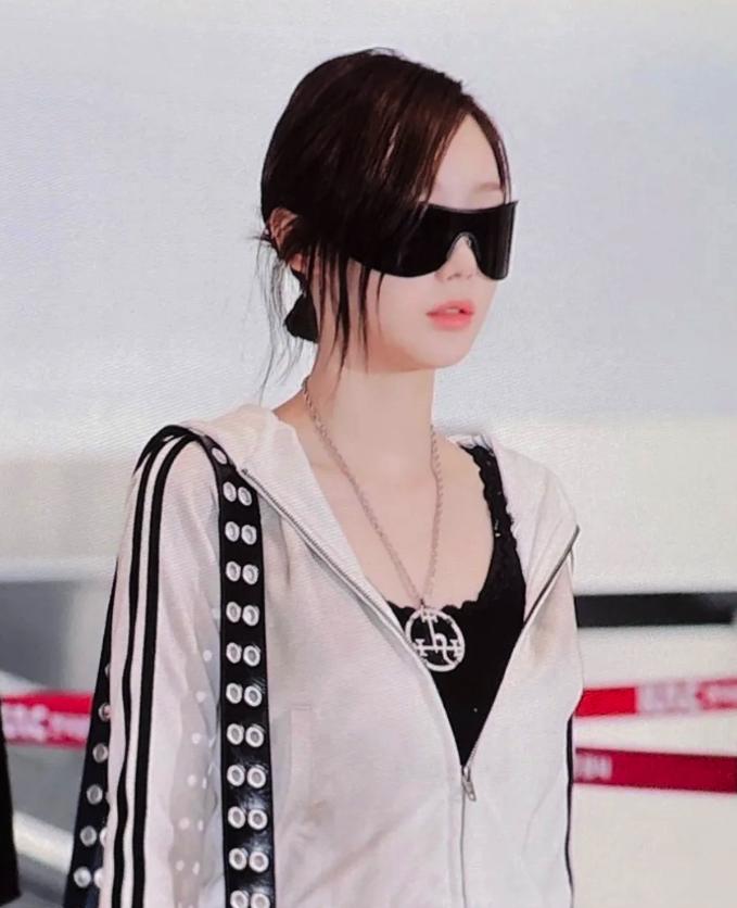 Black Lace Trim Ribbed Tank Top