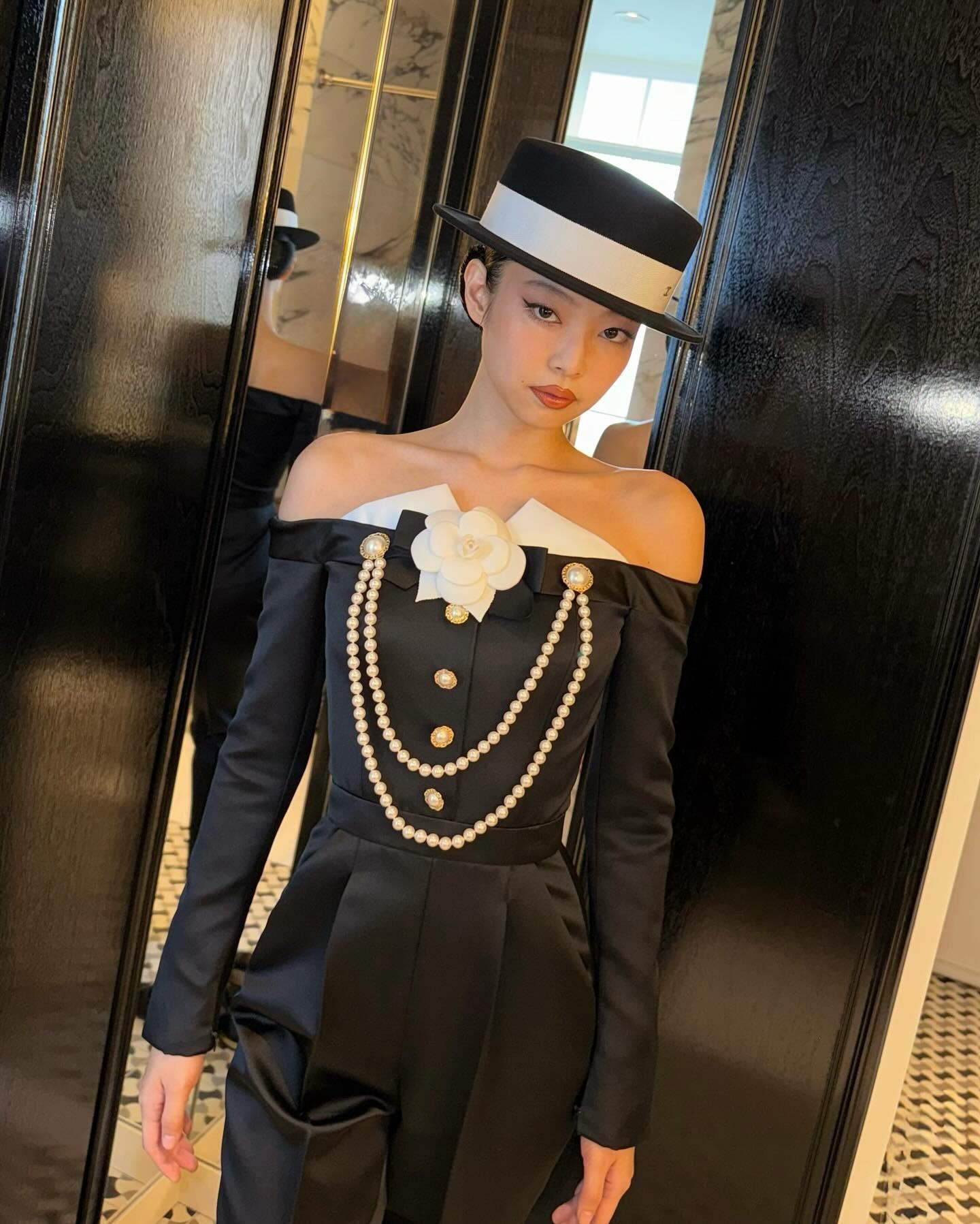 Black Pearl Chain Vintage Off-Shoulder Top