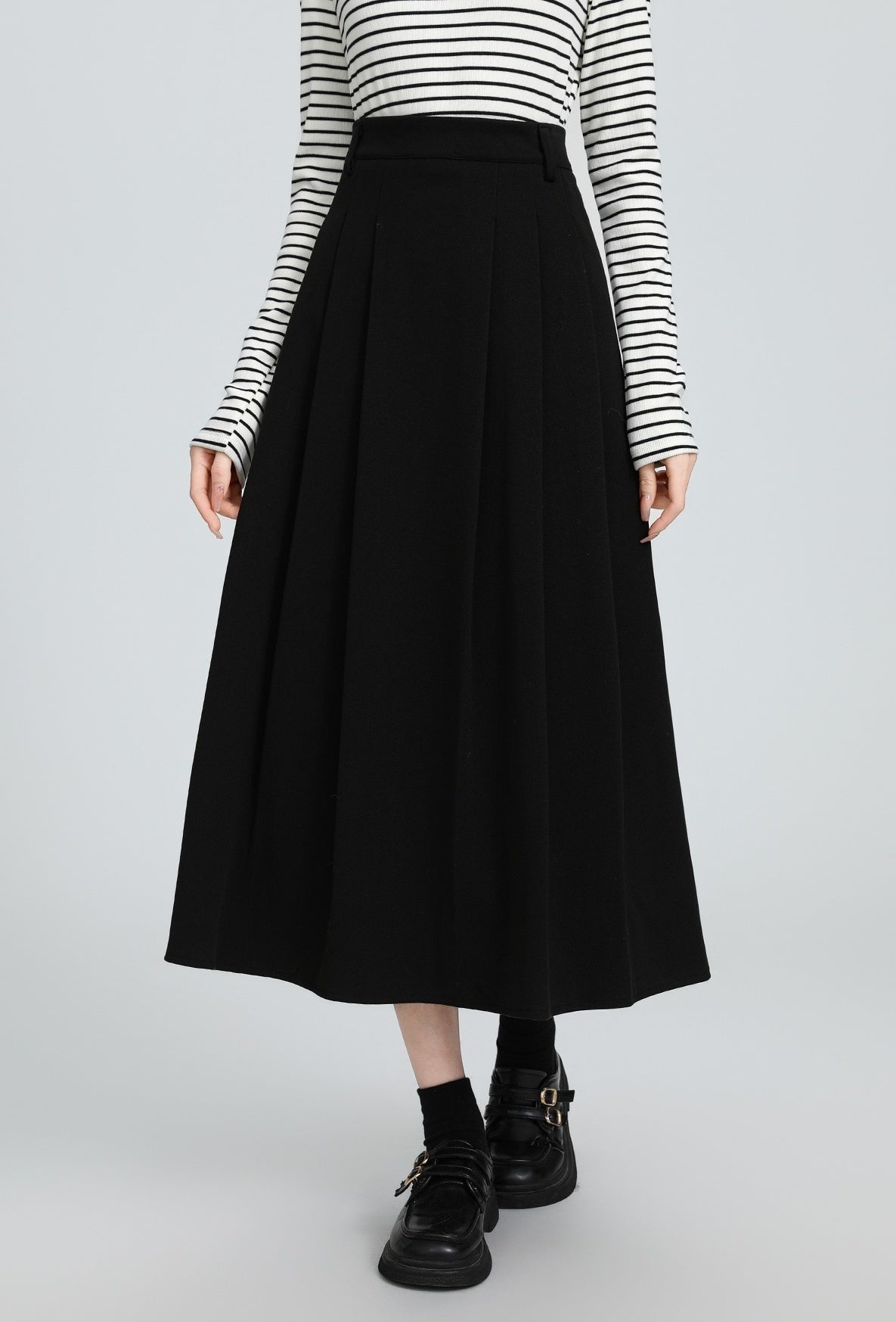 Black Pleated Highwaist Midi Skirt