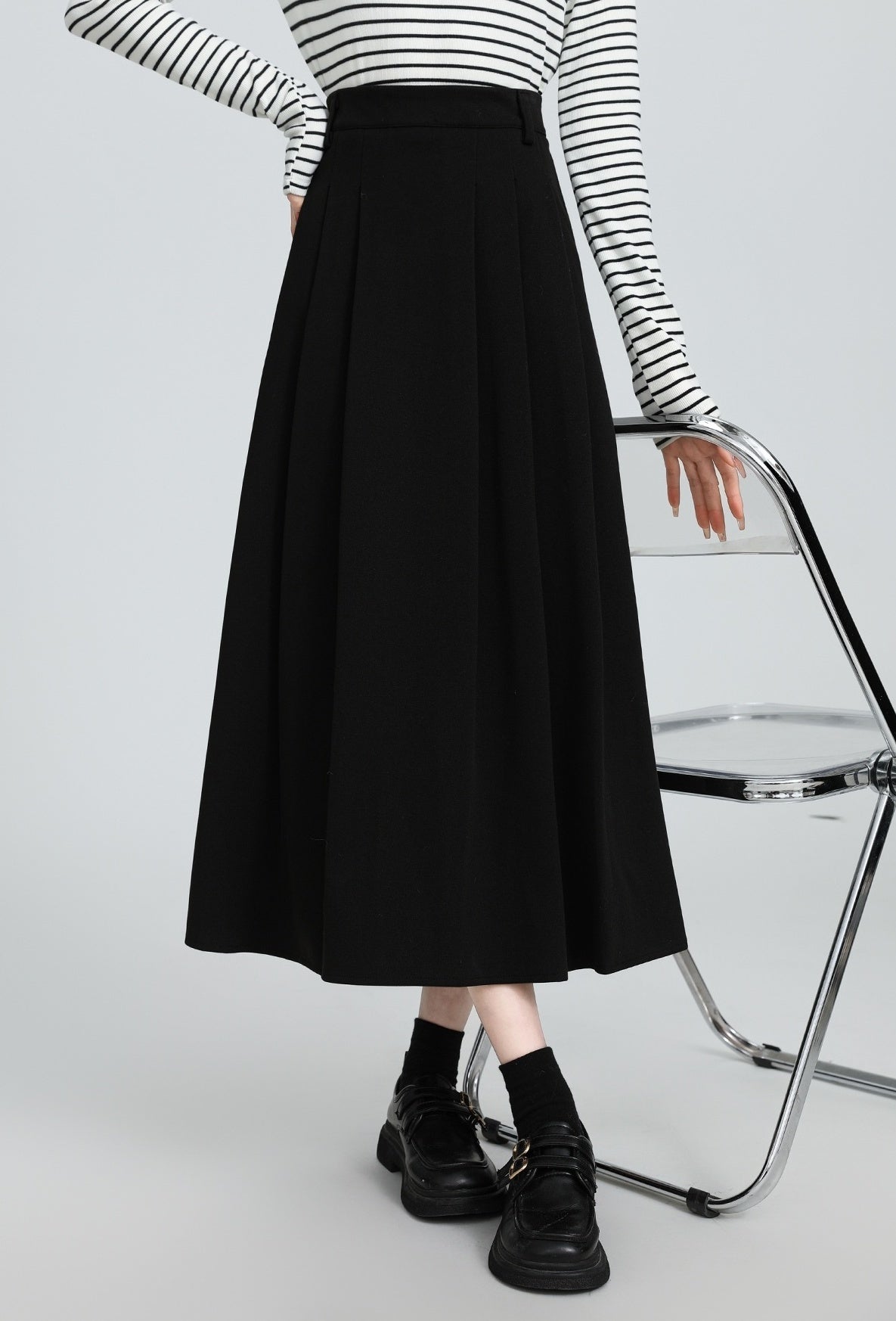 Black Pleated Highwaist Midi Skirt