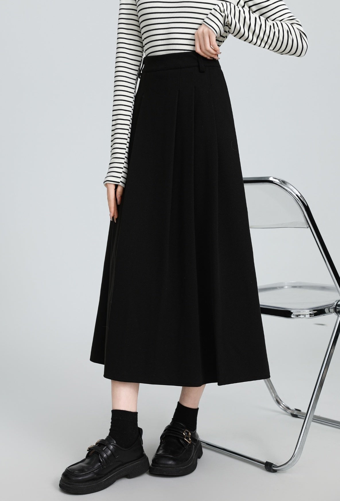 Black Pleated Highwaist Midi Skirt