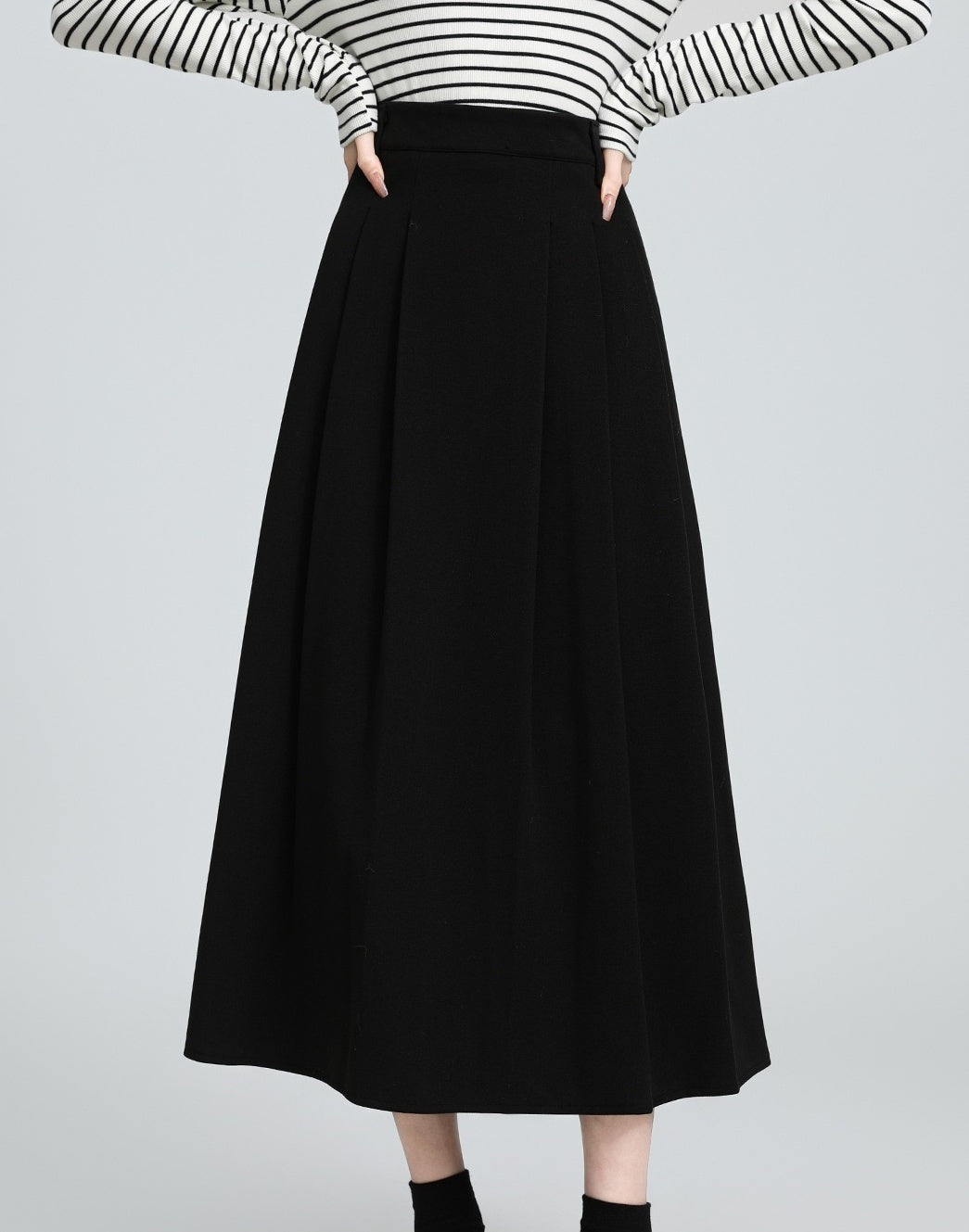 Black Pleated Highwaist Midi Skirt