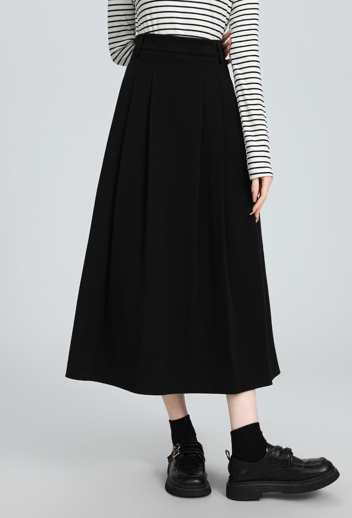 Black Pleated Highwaist Midi Skirt