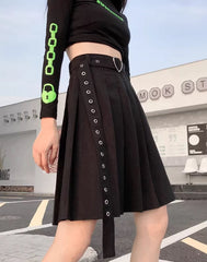 Black Pleated Skirt With Heart Buckle Belt