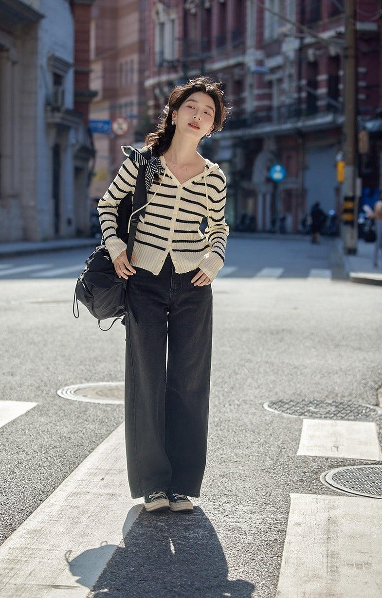Black Straight-Cut Basic Jeans