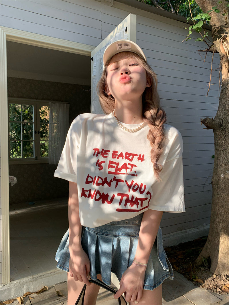 Black The Earth Is Flat T-Shirt