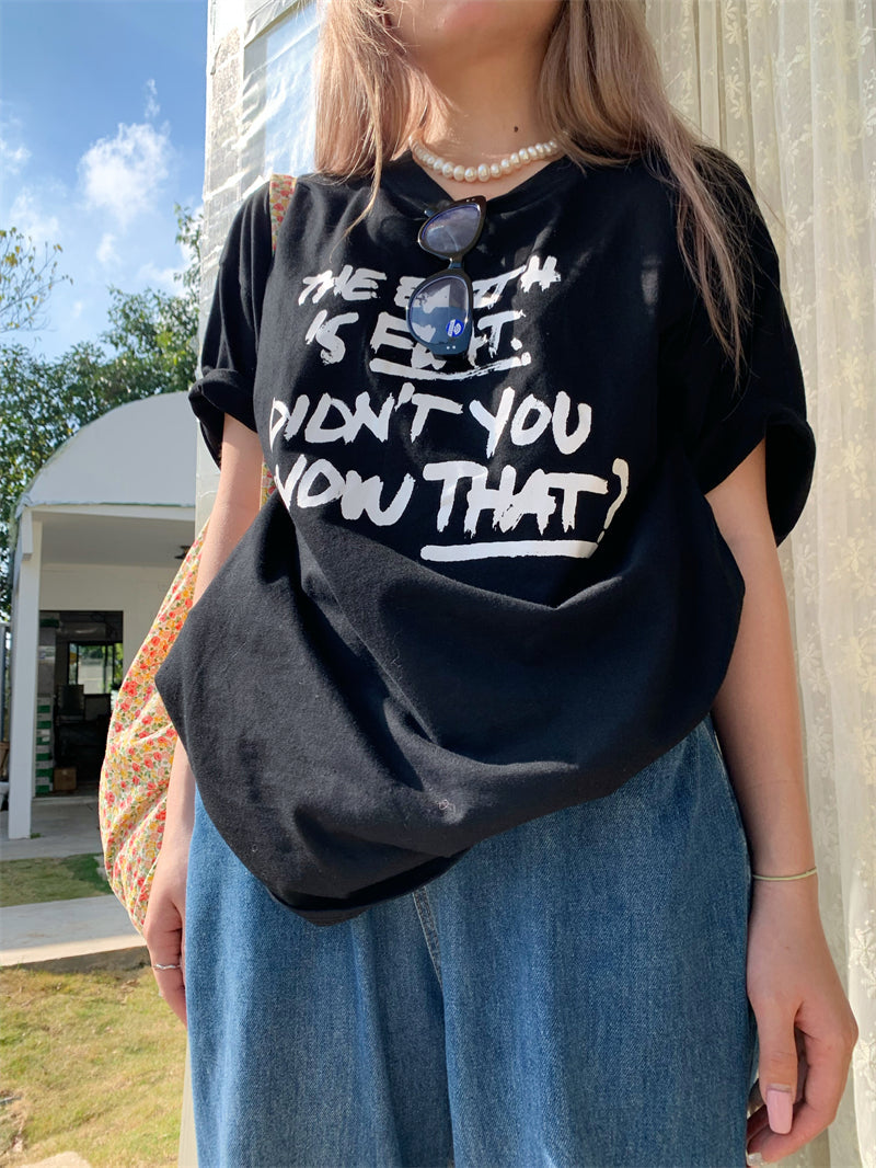 Black The Earth Is Flat T-Shirt