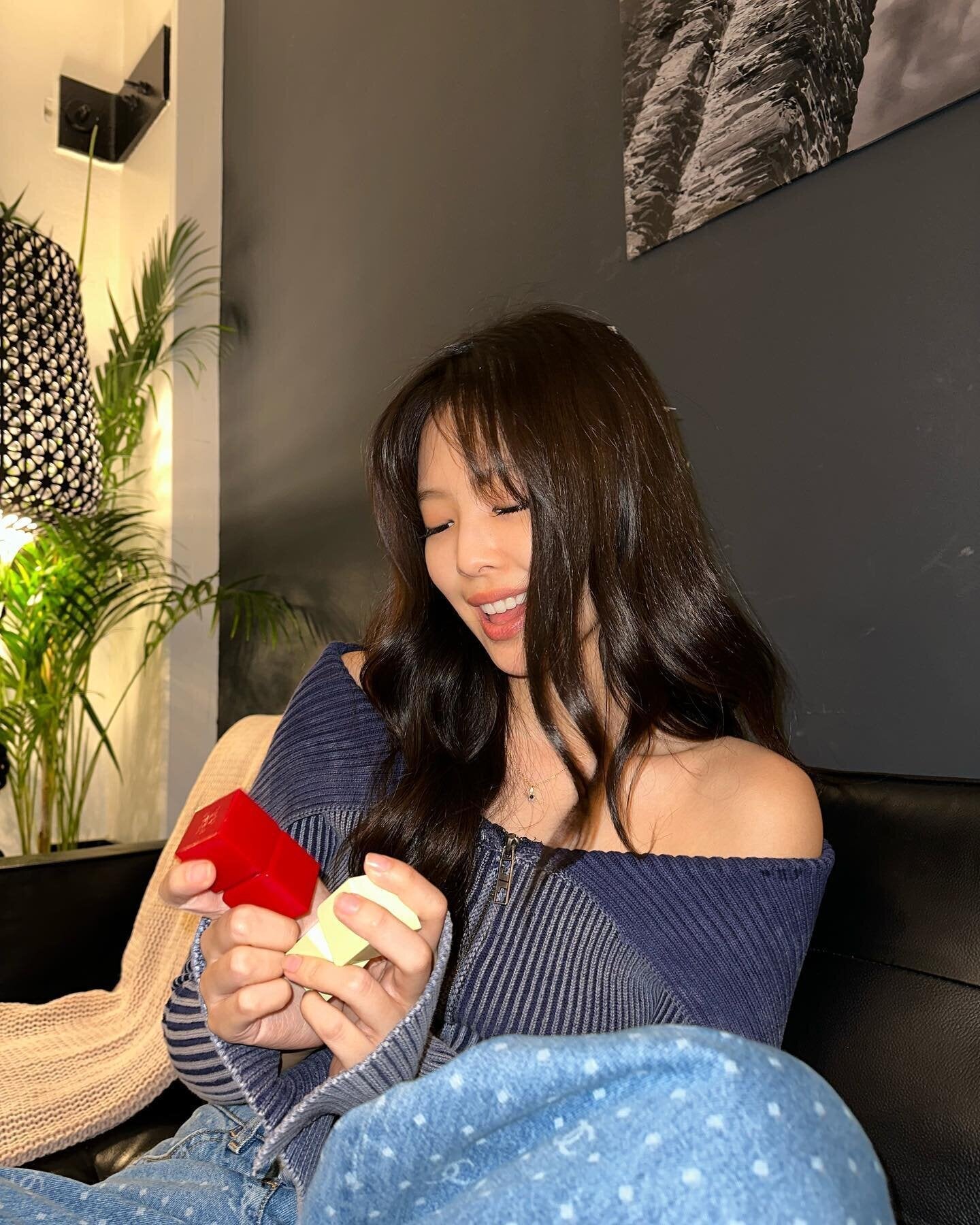 Blue Off-Shoulders Zip-Up Sweater