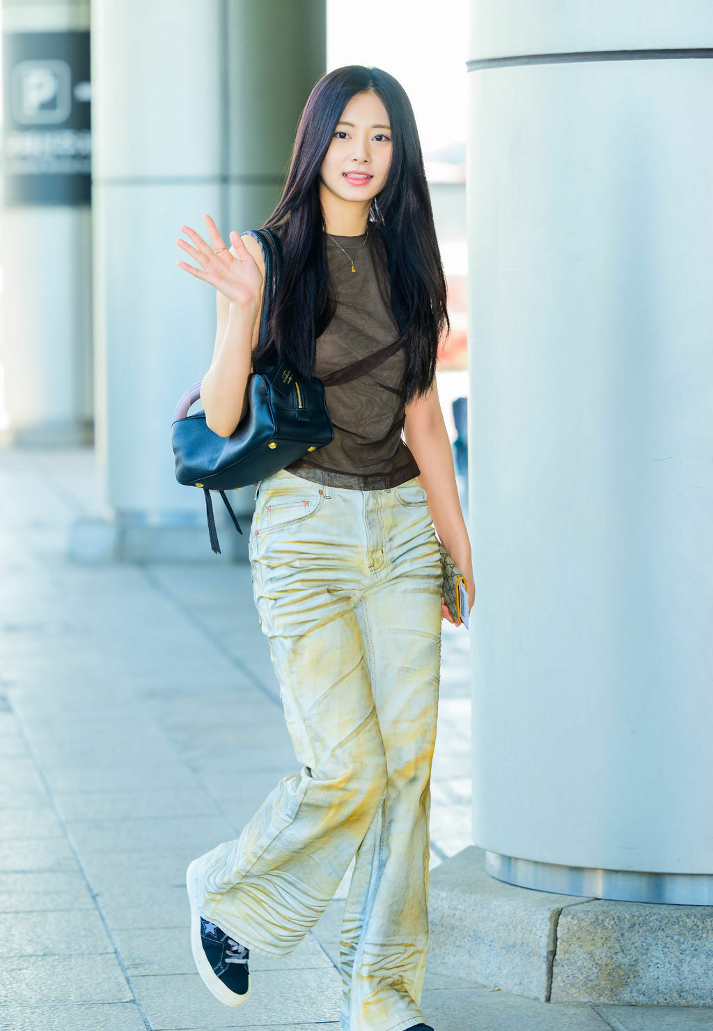 Blue Washed Pleats Details Jeans