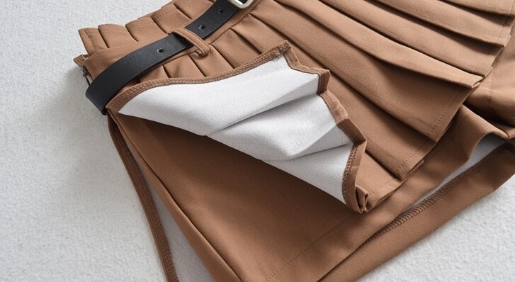 Brown Exposed Shorts Pleated Skirt