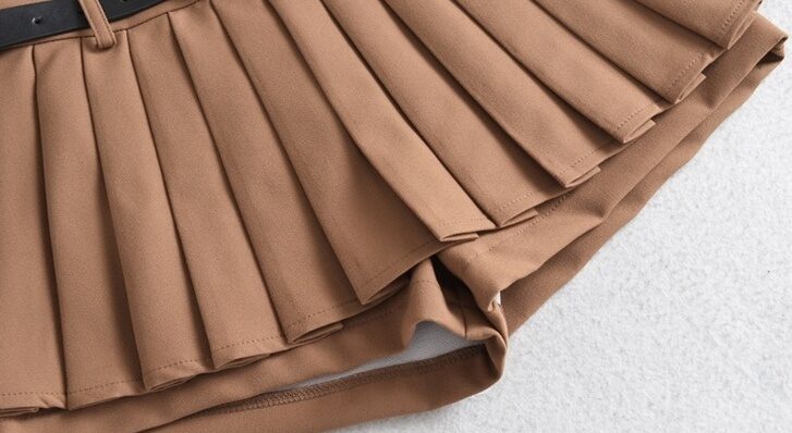 Brown Exposed Shorts Pleated Skirt