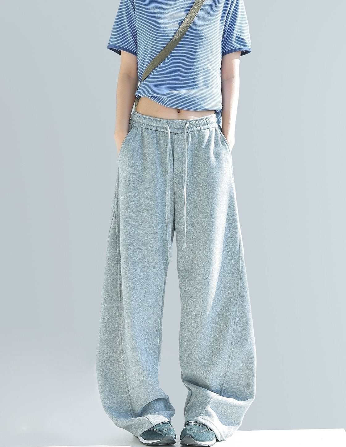 Chant Curved Wide Leg Relaxed Sweatpants