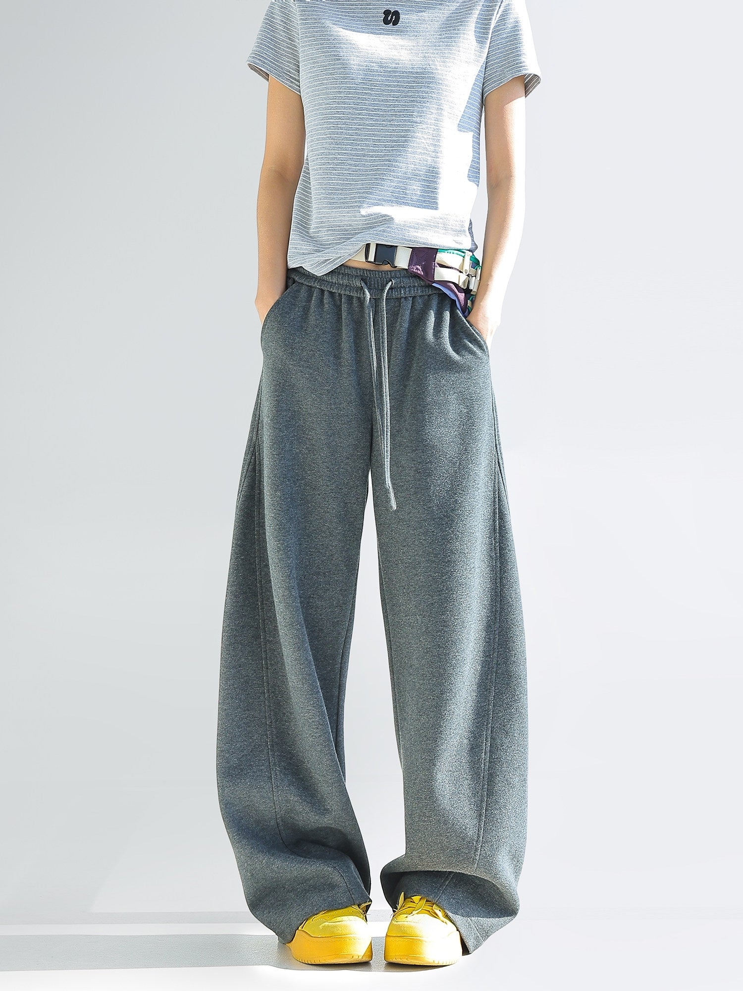 Chant Curved Wide Leg Relaxed Sweatpants