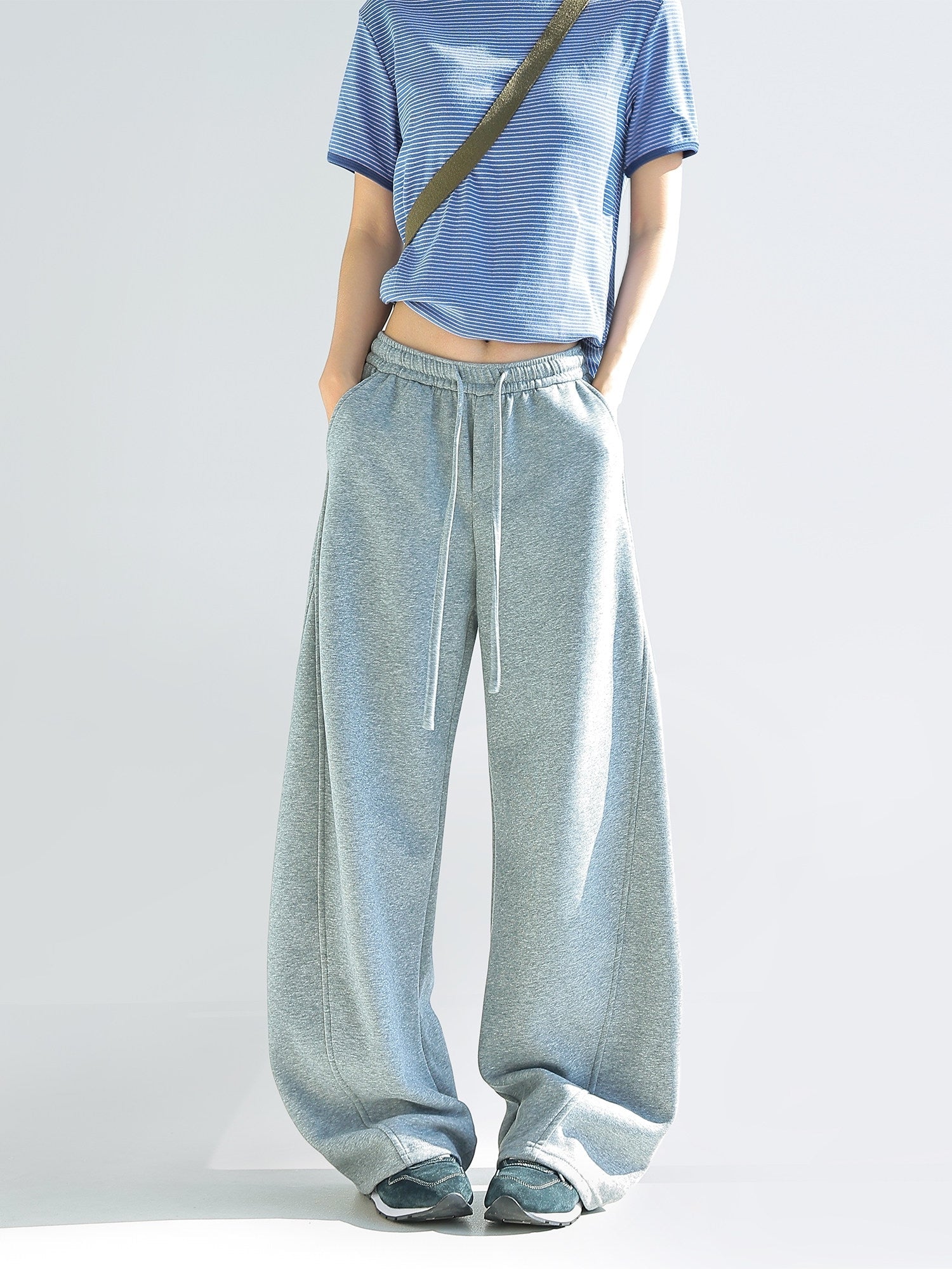 Chant Curved Wide Leg Relaxed Sweatpants