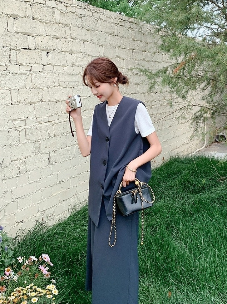 Chic Commuter Vest And Skirt Set