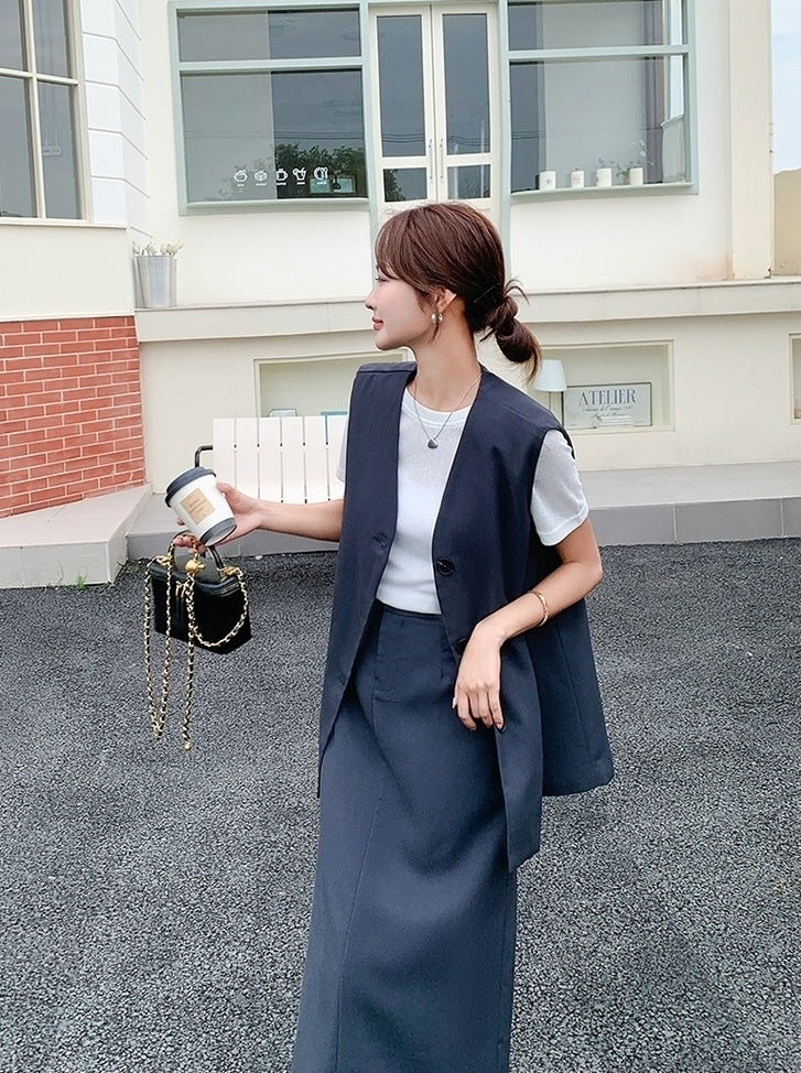 Chic Commuter Vest And Skirt Set