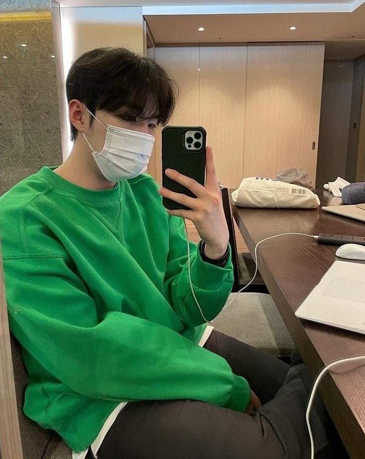Classic Loose Fit Pullover Sweatshirt
