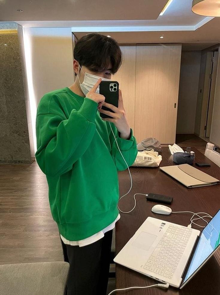 Classic Loose Fit Pullover Sweatshirt