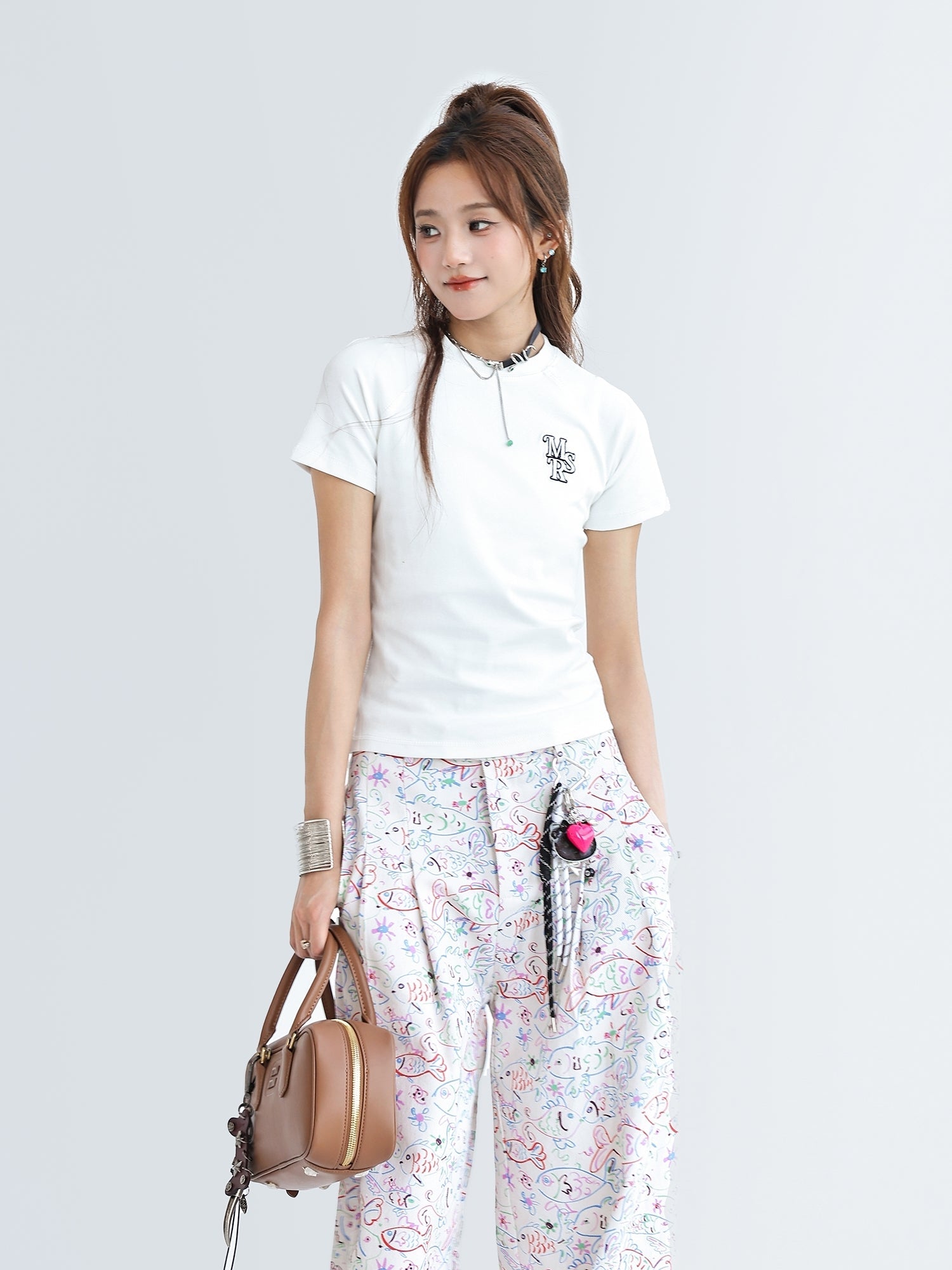 Classic Raglan Sleeve Letter Patch Slim Fit Tee
