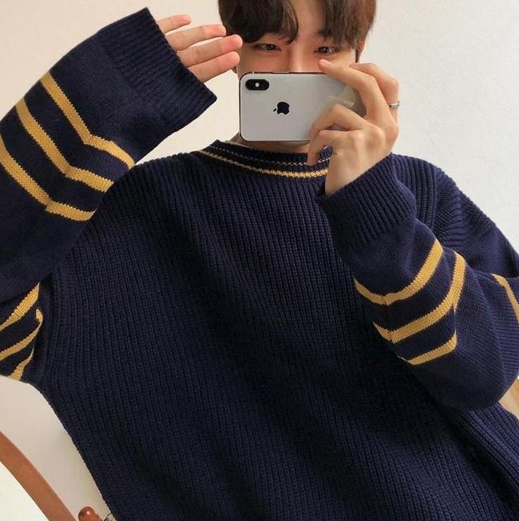 Cozy Knit Sweater In Relaxed Style