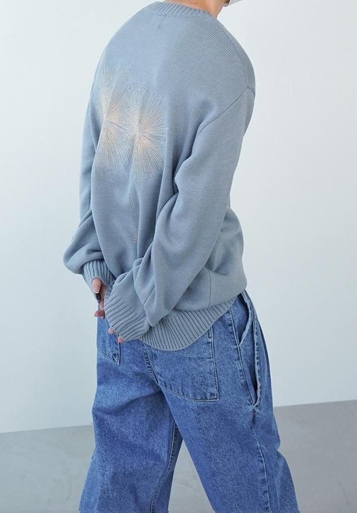 Embroidered Knit Sweater With Loose Fit Design