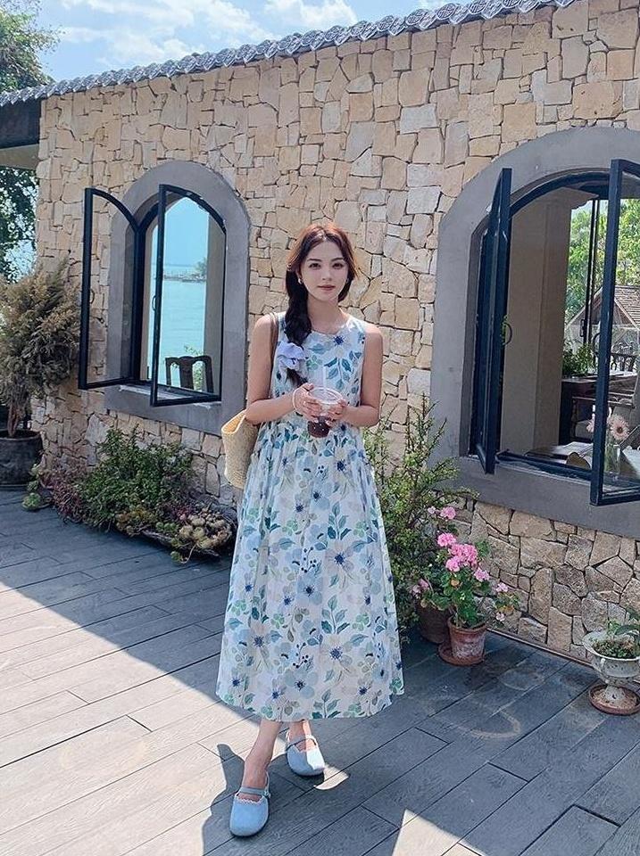 Floral Vacation Style Sleeveless Dress
