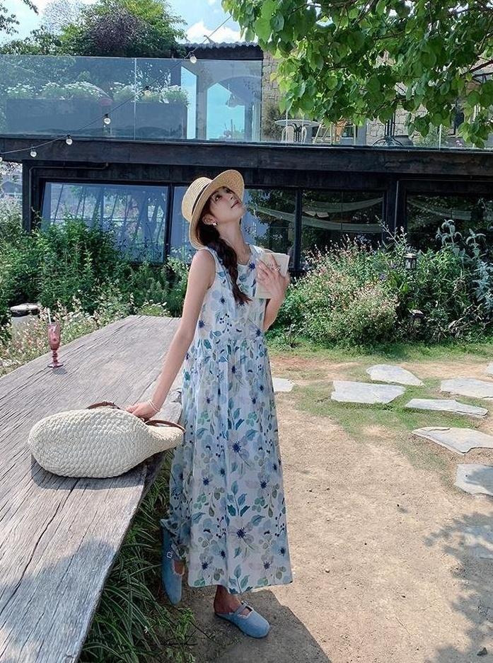 Floral Vacation Style Sleeveless Dress