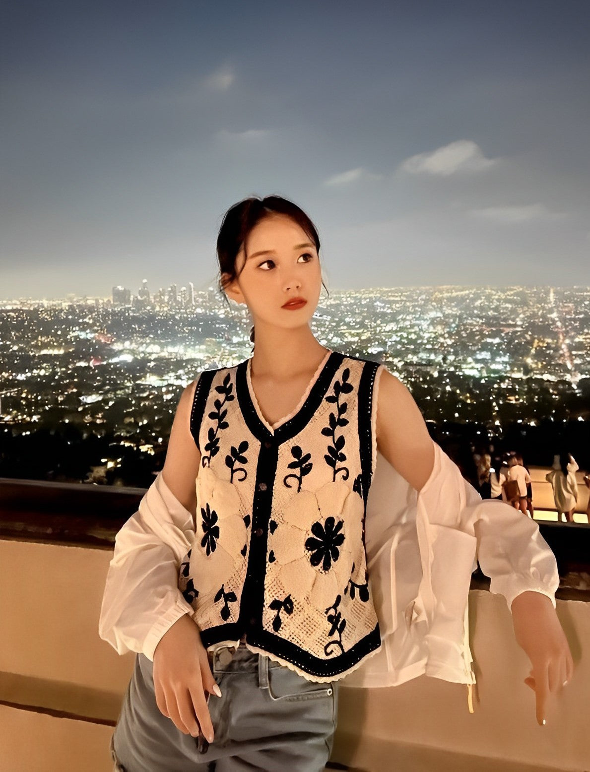 Black and White Flower Embroidered Knitted Vest