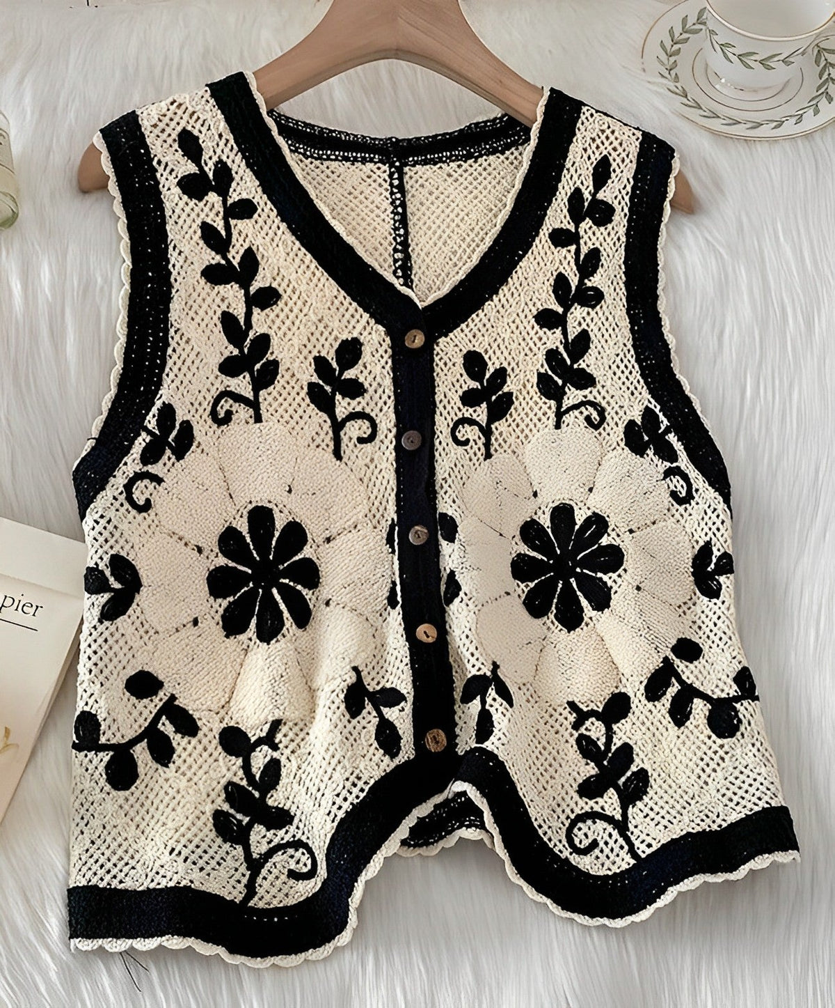 Black and White Flower Embroidered Knitted Vest