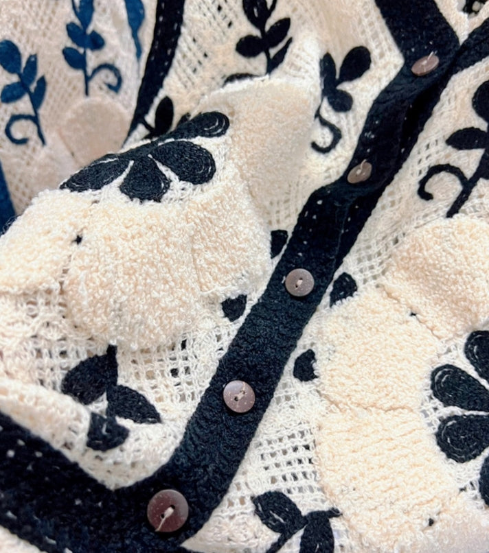 Black and White Flower Embroidered Knitted Vest