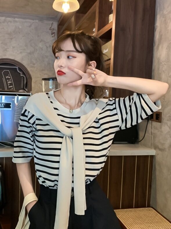White And Black Striped T-shirt With Shawl