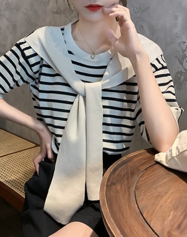 White And Black Striped T-shirt With Shawl