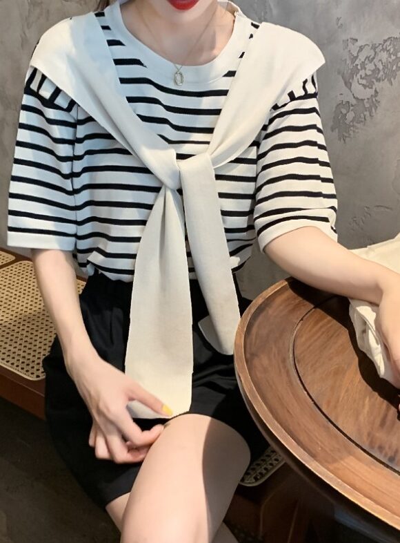 White And Black Striped T-shirt With Shawl