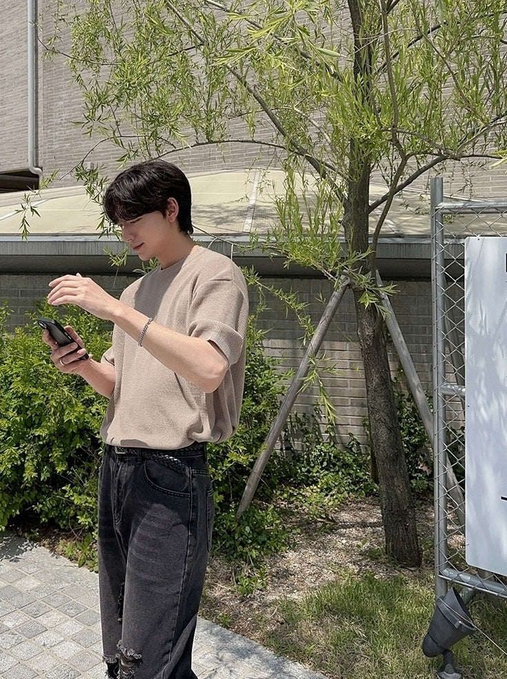 Minimalist Knit Short Sleeve Commuter Top