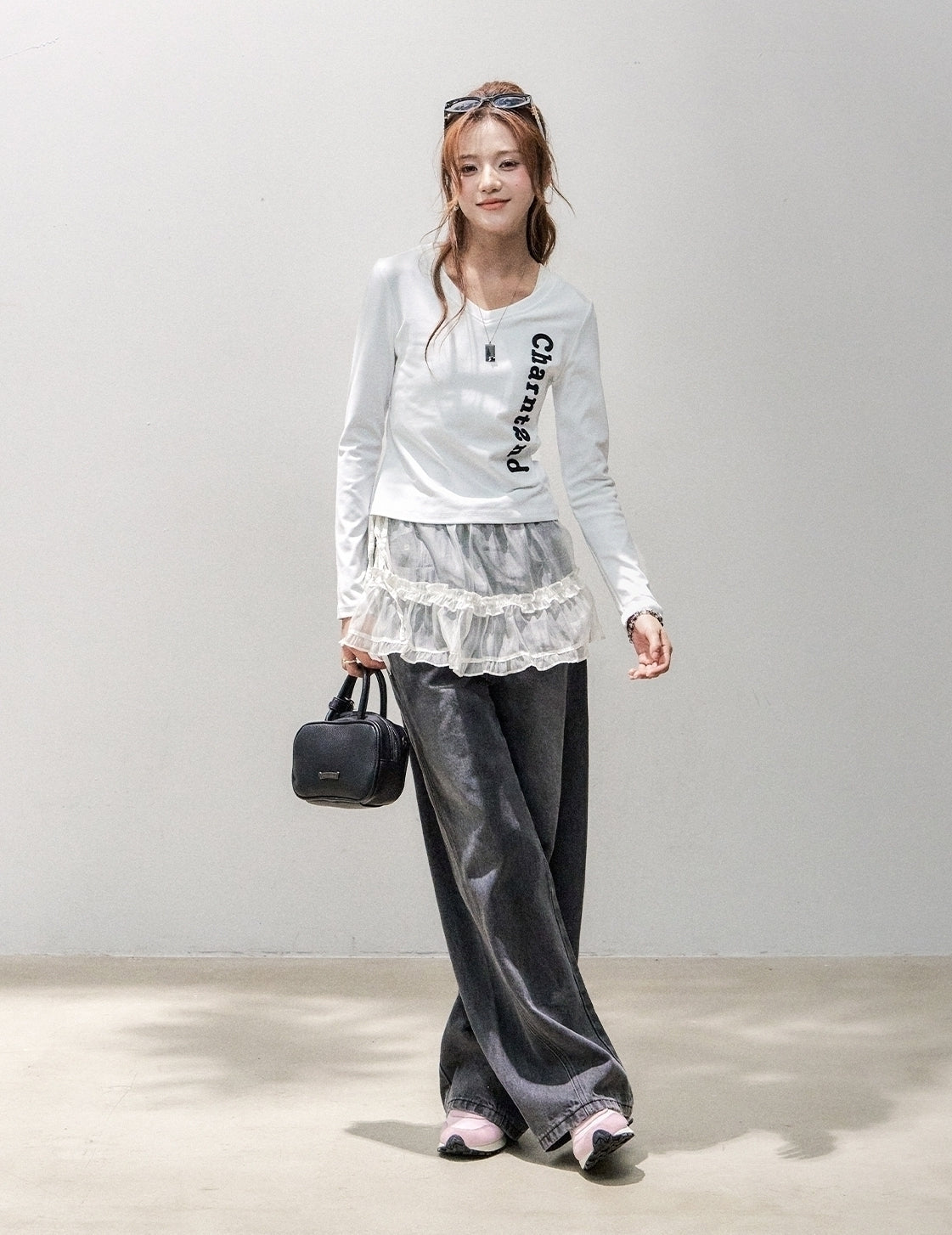 Minimalist Letter Patch V Neck Slim Fit Top