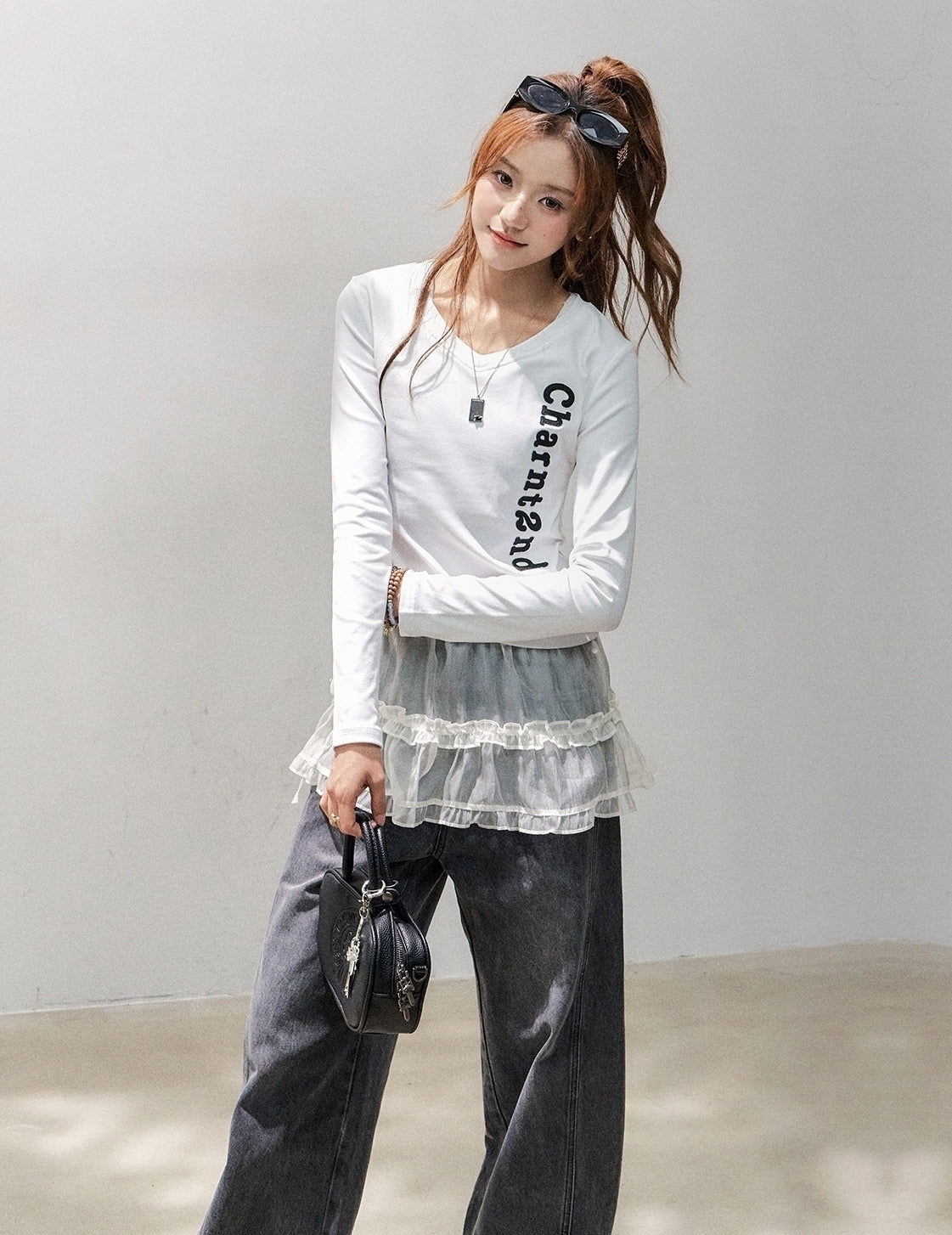 Minimalist Letter Patch V Neck Slim Fit Top