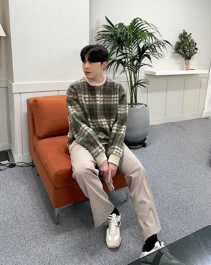 Plaid Fleece Pullover Sweatshirt