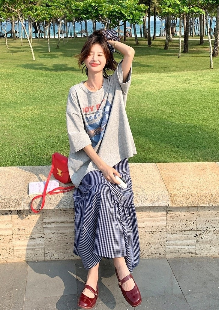 Plaid Skirt And Printed Tee Casual Outfit Set